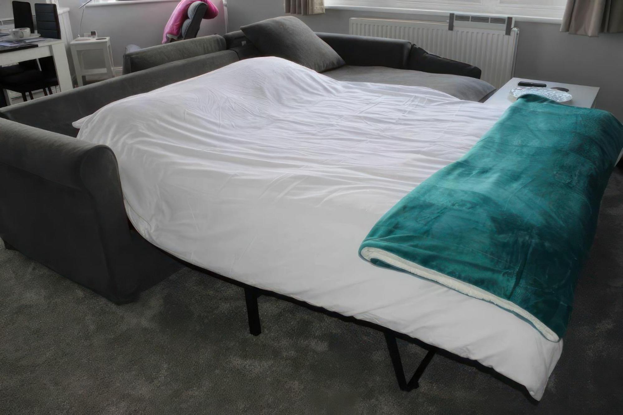 Lovely 2 Bed 2 Bath Flat With Free Parking Poole Exterior photo