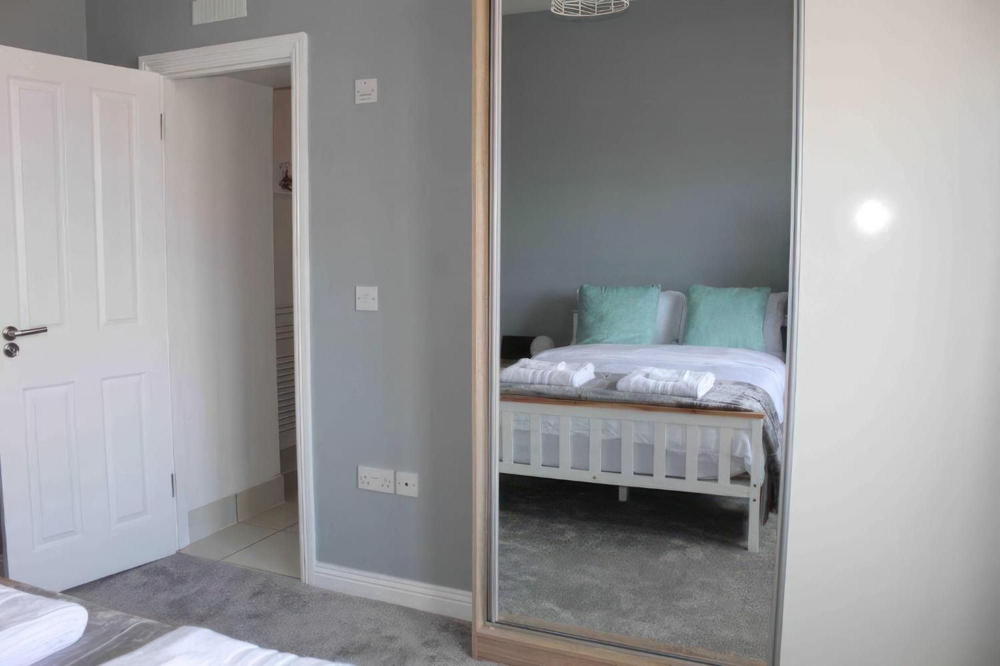 Lovely 2 Bed 2 Bath Flat With Free Parking Poole Exterior photo